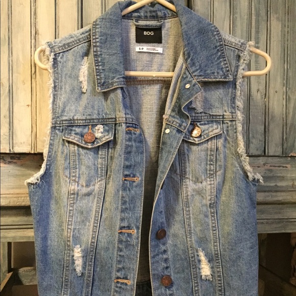 Short jean vest - Picture 1 of 3